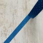 tape blauw met witte stippen