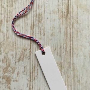 Cadeaulabel wit met rood wit blauw touw