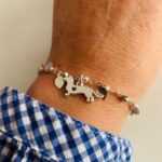 Armbandje verzilverd teckel blaadjes