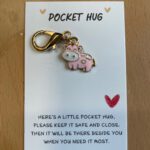 Pocket Hug Koe Roze