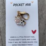Pocket Hug Koe Wit