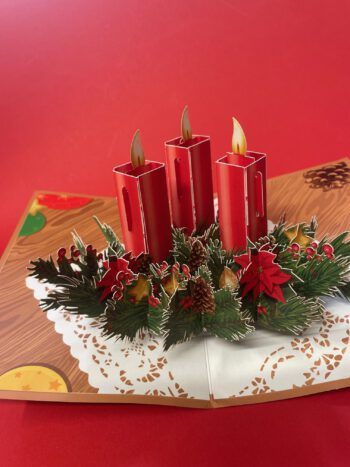 Kerstkaart met Kerststuk en kaarsen