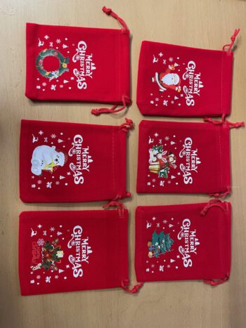 Vilt cadeauzakje met kerstdecoratie set van 4 - Image 2